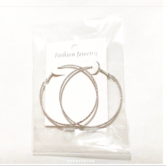 by: Krisla Hoop Earrings for Women - Picture 7 of 7